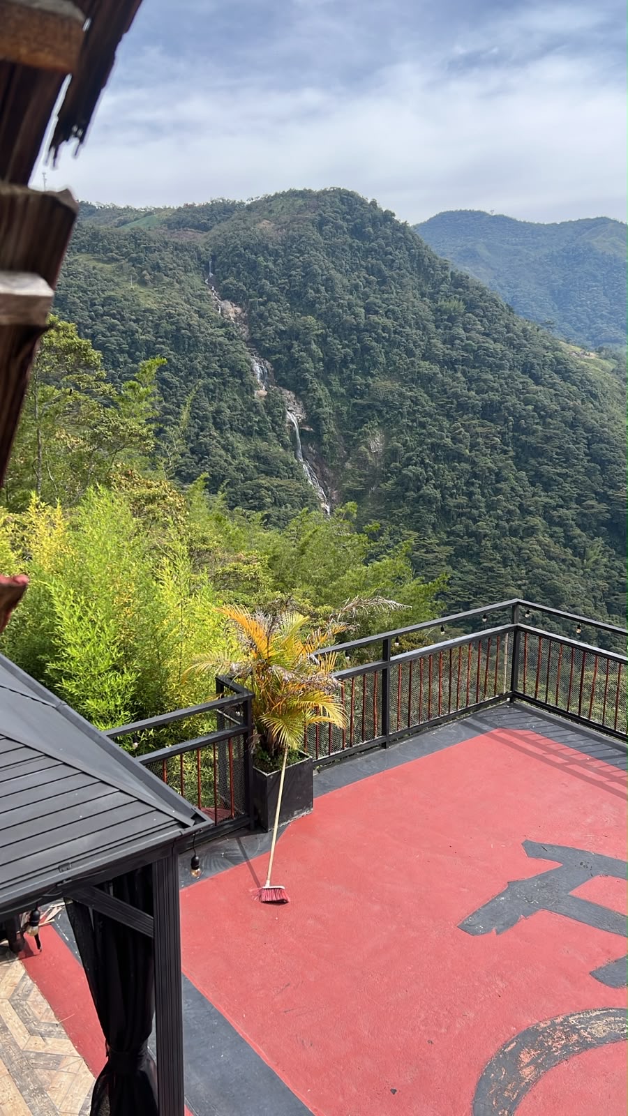 The Freakn Creekn lookout deck and its 900-foot waterfall view